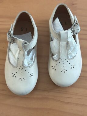 Girls White T-Strap Leather Dress Shoes with Buckle Closure